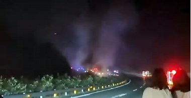 再）【中国】高速道路が陥没、車両18台が飲み込まれる＝19人死亡、30人負傷