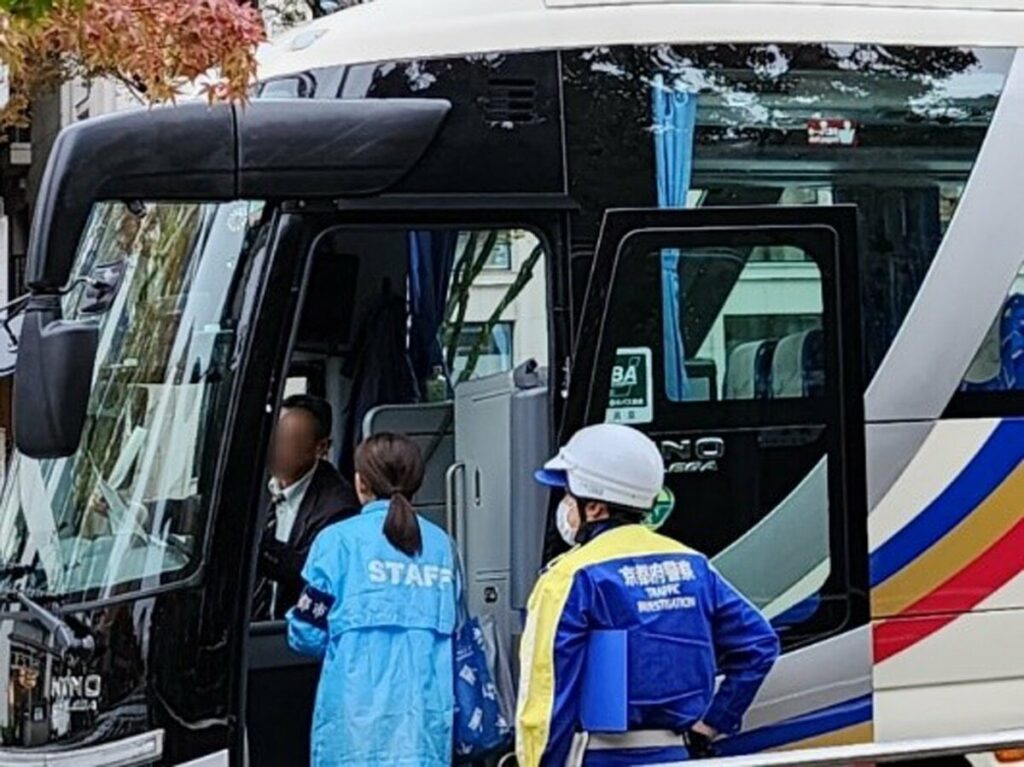 【京都市】違法駐車観光バスに警告！悪質なら会社名公表も検討中