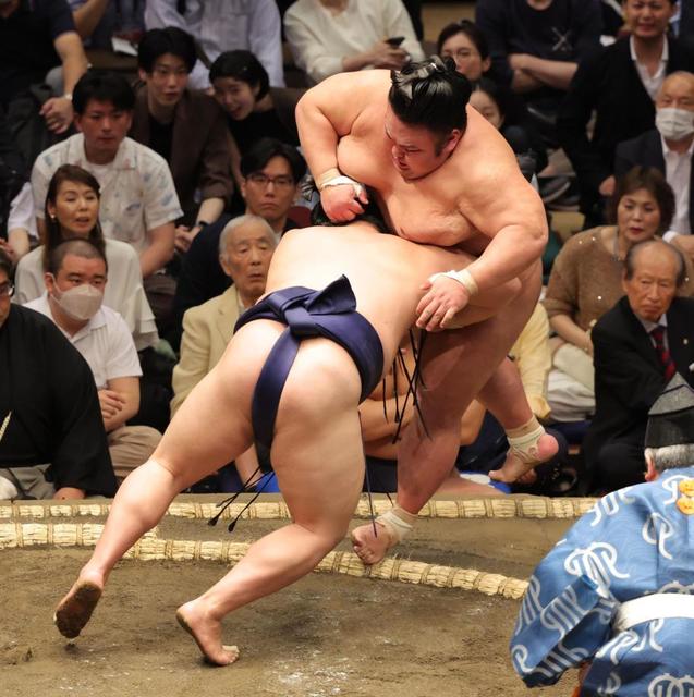 【相撲】夏場所初日　1横綱4大関がそろって敗れる大波乱に国技館騒然　06年以来の上位陣総崩れ