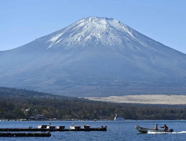 富士山に目隠し幕　海外メディア読者は同情の声「世界で一番礼儀正しい日本人がこのような行動に出るということは」