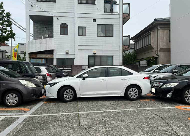 【話題】観光して駐車場に戻ったら…「自分の車がとんでもないことに」　ネット衝撃「ビタづけすぎやろ」