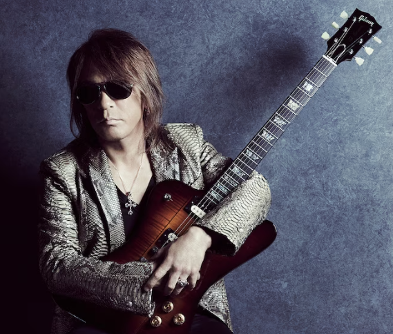 【30～40代に聞いた】ギターを習ってみたい「日本人ギタリスト」ランキング！　第2位は「松本孝弘（B’z）」、1位は？