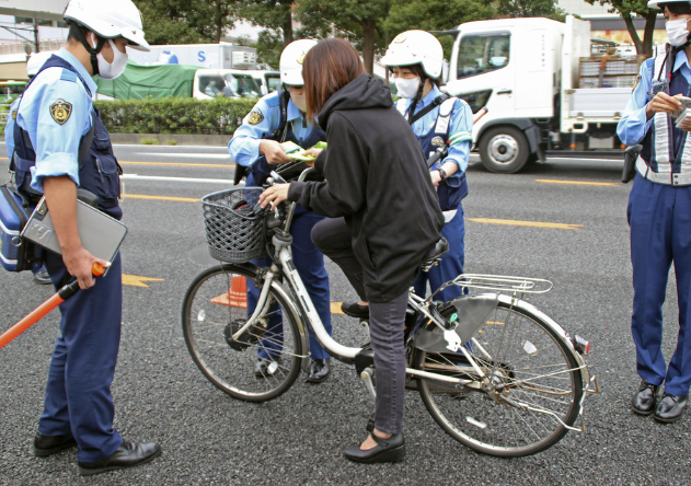 自転車違反に反則金、法成立へ　ながら運転、酒気帯びに罰則