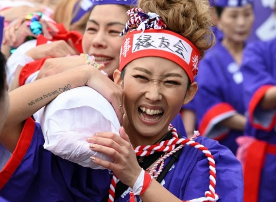 【祭り】「はだか祭り」に女性が初参加、高齢化で男性中心の伝統に変化　日本