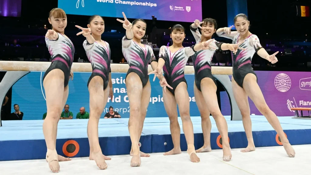 パリ五輪体操女子日本代表　全員10代(平均17.6歳)