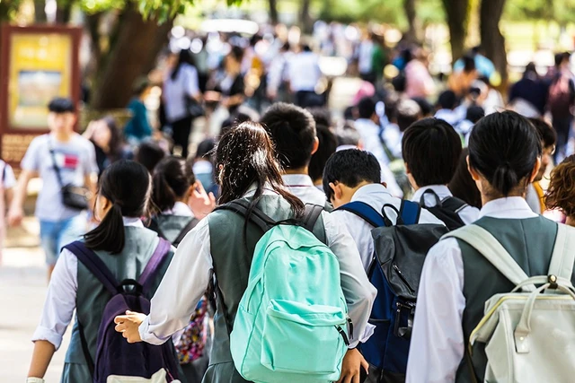 【悲報】修学旅行中止！旅行会社「バス運転手の不足のため」生徒「嘘や～」「絶対嫌や～」