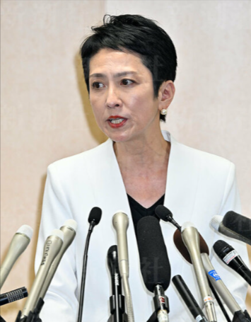 【都知事選】蓮舫氏、メディア戦略で小池百合子知事に先行？出馬表明直後の都議会襲来に取材陣殺到