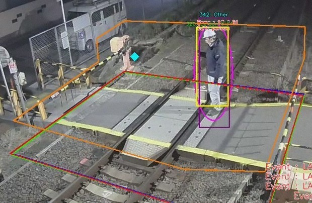 【「魔の踏切」を攻略せよ】事故防止に鉄道会社が導入した新システム