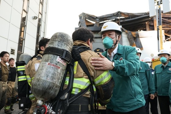 【韓国】 水で消せないリチウム電池火災、２２人死亡