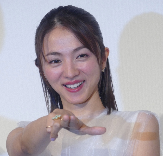 【芸能】満島ひかり、20歳年上女優との心地よい関係性「鼻を押されて“あっシリコン入ってない”って」