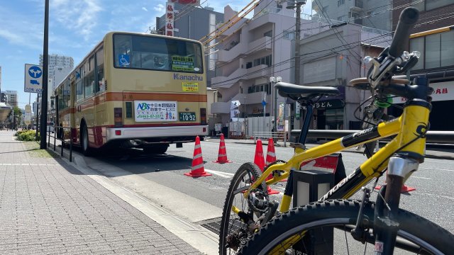 【神奈川県】路線バスと16歳の高校生が運転する自転車が衝突する事故