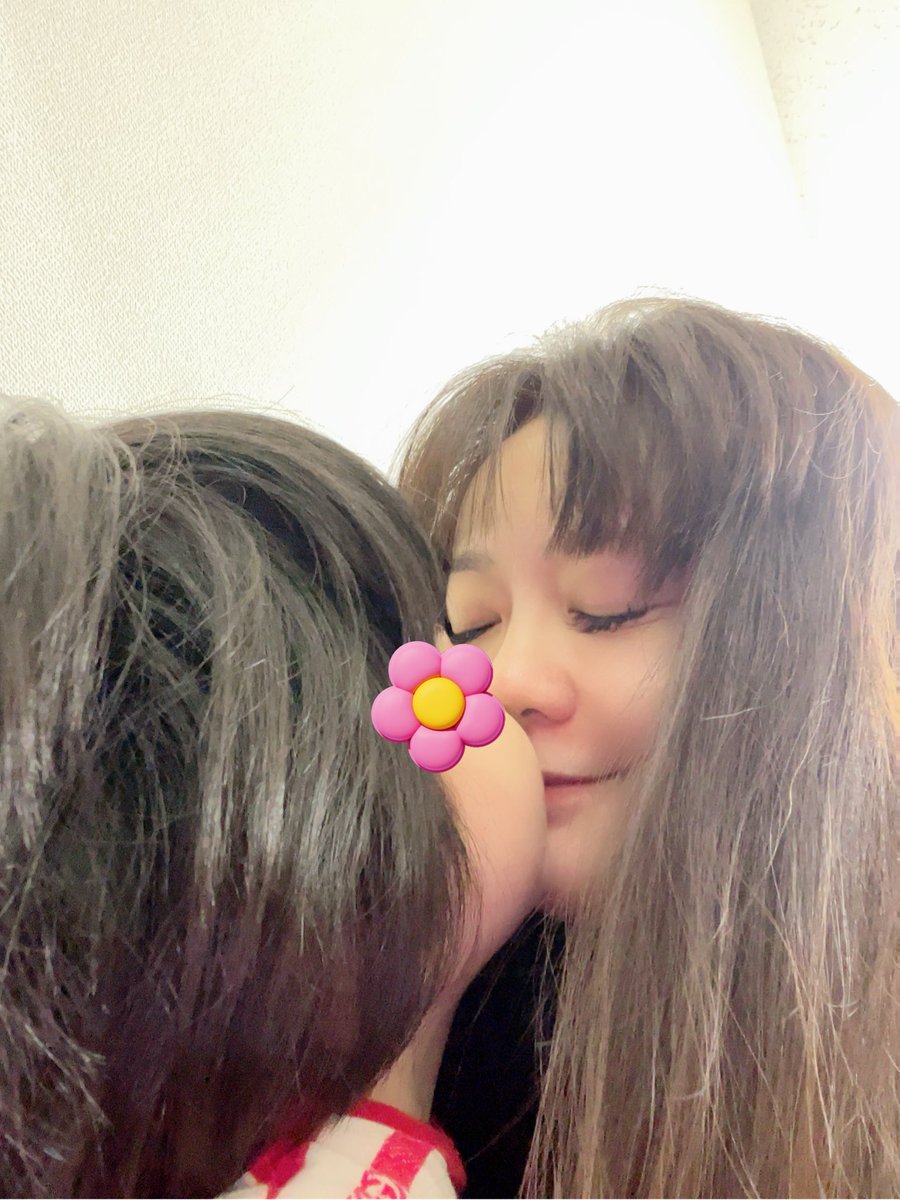 華原朋美、４歳長男との”キスショット”公開