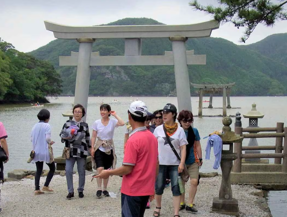 【産経新聞】 対馬の神社で一部韓国人客の迷惑行為相次ぐ、苦渋の立ち入り禁止措置も「あまりにひどい」