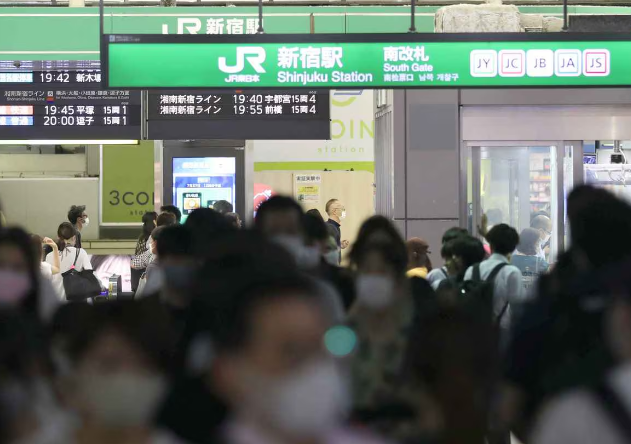 【東京】朝の新宿駅で「痴漢」騒ぎ、線路に降りた６０代男性を確保　乗客約５万８０００人に影響