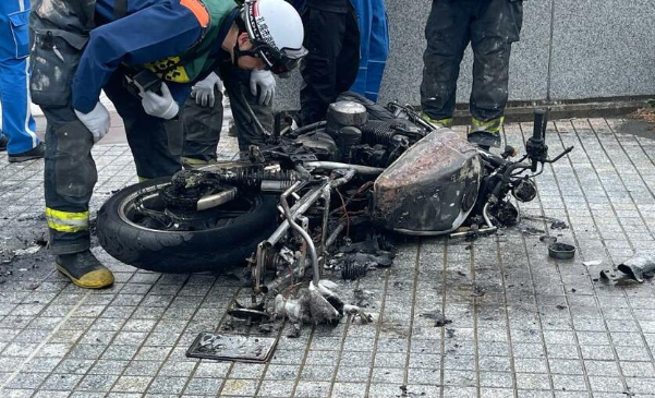 【北海道・札幌】走行中のバイクが炎上…「去年10月に買ったばかり」