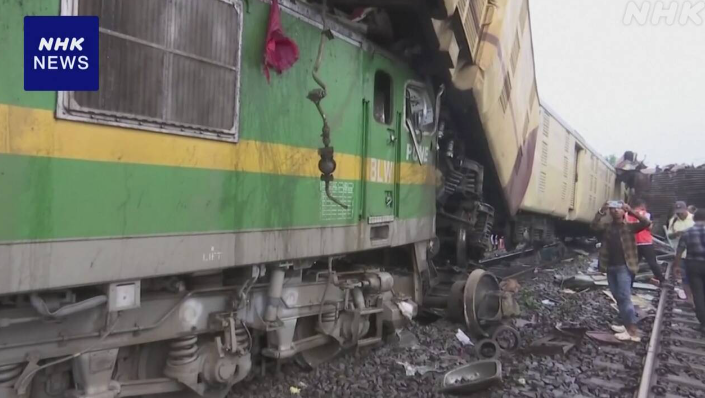 【インドで列車衝突事故／画像】少なくとも8人死亡 犠牲者増えるおそれ