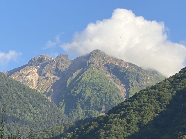 長野・岐阜両県にまたがる焼岳で火山性地震が増加　山体膨張も