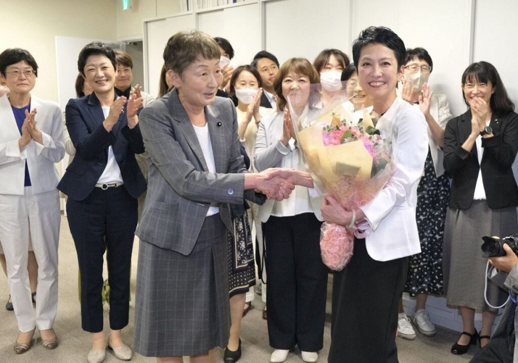 立憲共産党の蓮舫さん、立憲のからの推薦支持が見送られて実質共産党へ　政策も作ってくれたしな