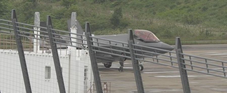 青森空港に自衛隊の「F-35A」とみられる機体あわせて2機が緊急着陸