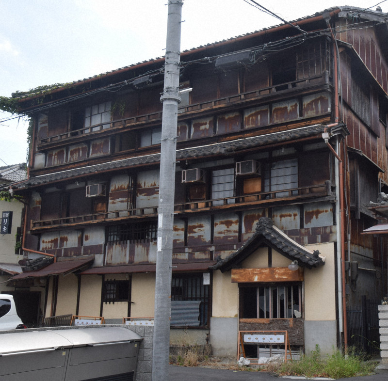 明治期の遊郭の象徴だった建物解体へ　「特定空き家」に認定　奈良・大和郡山