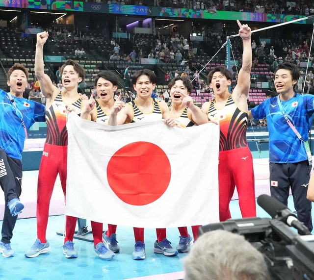 【パリ五輪】体操ニッポン2大会ぶり金！前半3種目で5位　最終種目・鉄棒で奇跡の大逆転！！中国がミス連発