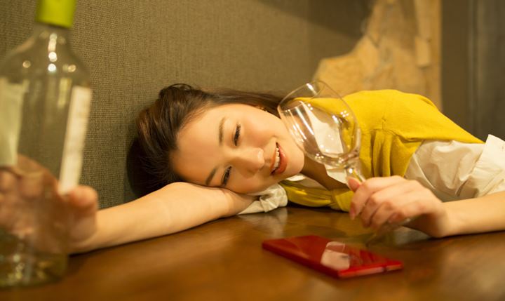 【アルコール】「日本人」、じつは「酒が飲めなくなる」ように進化していた…その「驚きのワケ」