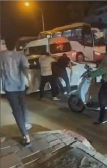 「みんな命からがら逃げ…」タイで日本人の男が車で店に突っ込み街中を“暴走”   飲食店の女性と口論後