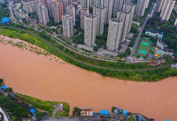 【看中國】 重慶市　特大豪雨に見舞われ　三峡ダムが危ういか