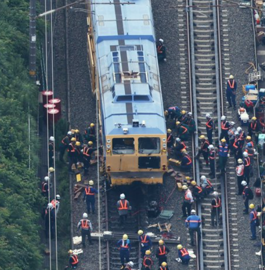 東海道新幹線の復旧、なぜ長期化　衝突・脱線の保守点検車両になにが