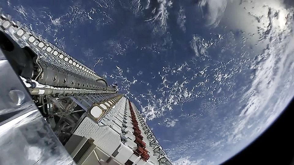 【通信衛星】数カ月で100機が大気圏に?米宇宙軍、「スターリンク」衛星の落下状況を公開 初期型を故障の前に廃棄予定 現存6000機