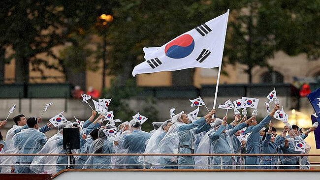 フランス「北朝鮮の入場です！（嘘だよ、韓国だよ）」 韓国「…」