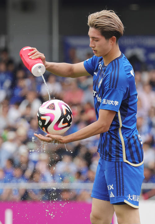 【Jリーグ】町田・藤尾“ボールに水かけ”批判にフィリピン代表DFが反論「チームが気に食わないって言った方がよっぽど潔い」