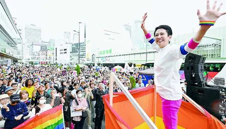 蓮舫氏「東京からレインボーの道を切り開く」、ＬGBT団体の街宣活動で歓声　都知事選