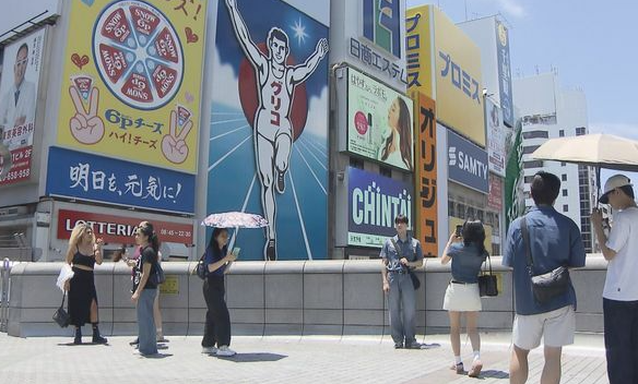 再）【大阪】ミナミのタイタニック男、無許可チェロ演奏で逮捕！通行人困惑　再三の警告にも従わず