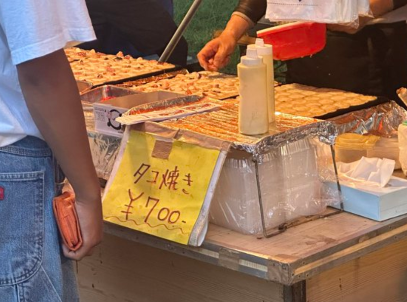 【悲報】夏祭りのタコ焼きの値段、限界突破