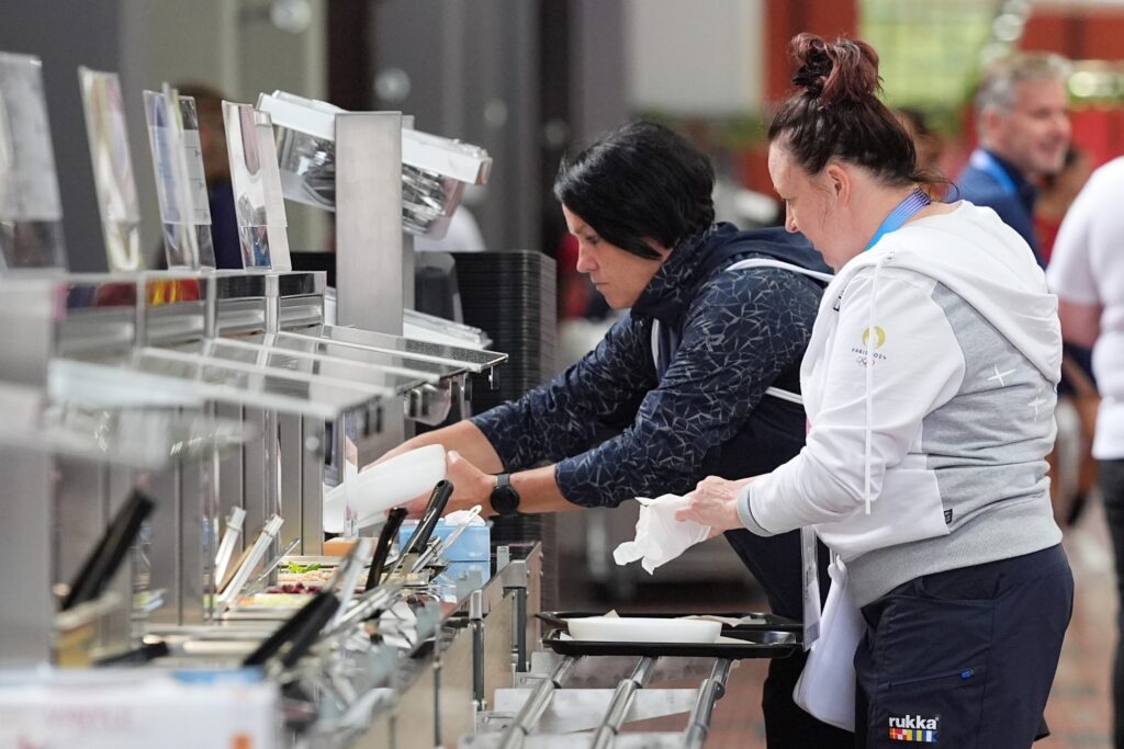 選手村料理責任者ベシュ「そもそもホスト国に料理提供する義務ない。気に入らないなら各国が用意しろ」