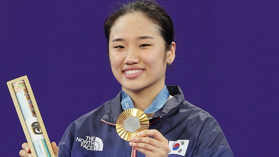 【パリ五輪】選手はエコノミー席、役員はビジネス席…金メダル選手の暴露で大韓バドミントン協会の蛮行に再照明