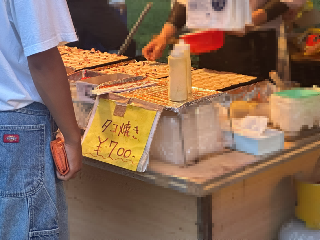 【お祭り】たこ焼きが700円→子供のお小遣いで買えなくなった屋台の価格設定が話題「縁日価格は高すぎて」の声も