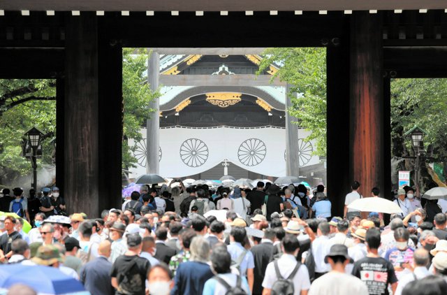 幹部候補が靖国の『遊就館』を集団見学