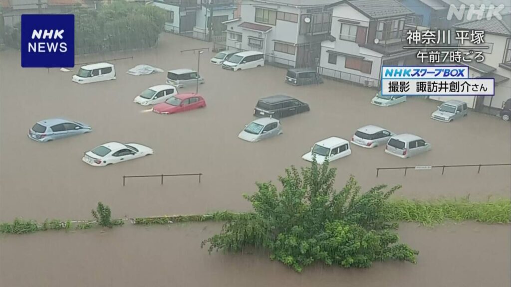 【神奈川】駐車場の車約20台がドアの半分あたりまで水没 平塚