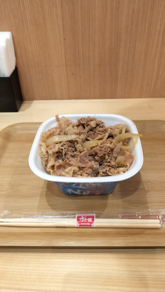 【牛丼】今後は吉野家、松屋も追従？　すき家の“ディストピア容器”が牛丼業界の「必然」なワケ