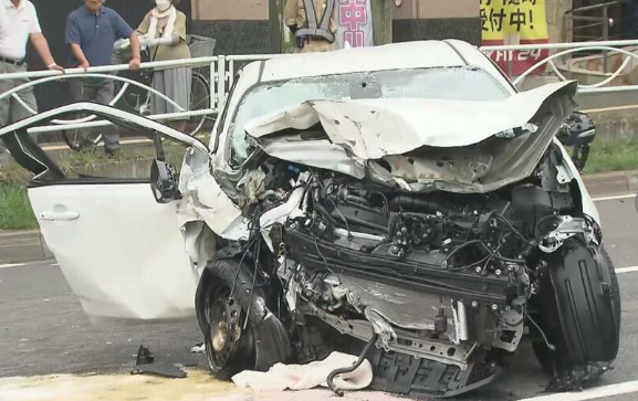 【高齢者・運転】「約1分15秒間ブレーキとアクセルを踏み間違えた過失は重大」81歳の女は控訴せず、禁錮2年６か月の実刑判決が確定…時速約136キロまで達する暴走で3人死傷