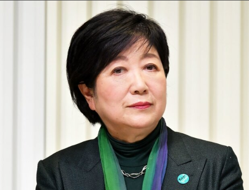 【都知事】トラッキーを抱えて選挙を戦ったこともあったのに……小池百合子都知事が「ヤクルト始球式で負傷」に聞こえる怨嗟の声