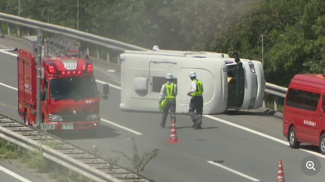 8歳の男の子が死亡　上信越道で一家5人乗ったキャンピングカー横転事故　70代の男女も骨折などの重軽傷