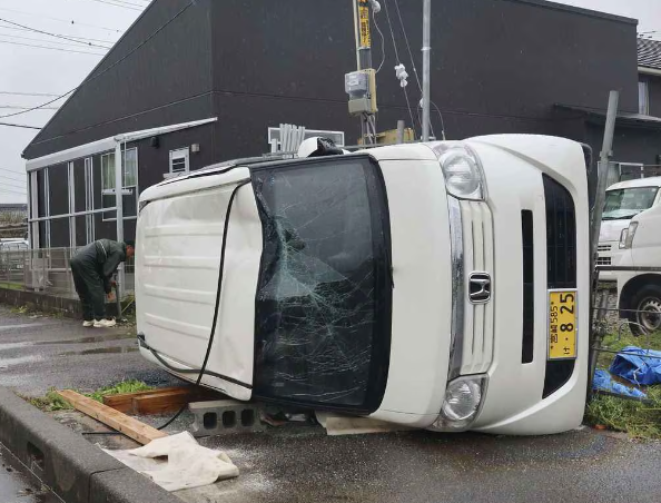 宮崎市で竜巻か、10～80代の男女4人けが　命に別条なし、車横転も