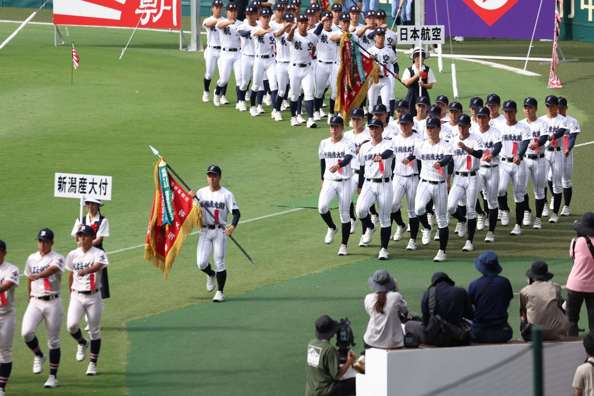 【悲報】高校球児さん、開会式中熱中症でぶっ倒れ伝統に水を差す→？？