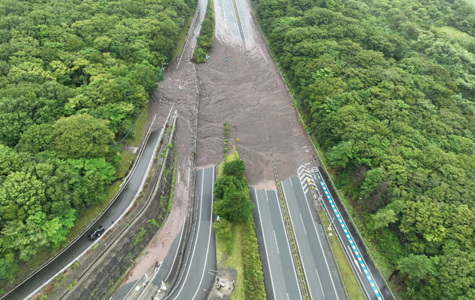 【速報】大分自動車道で土砂崩れ、復旧見通せず