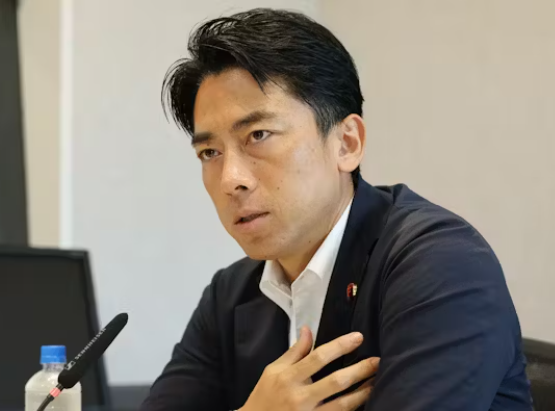 小泉進次郎元環境相「自分で決める」　総裁選出馬父に左右されず