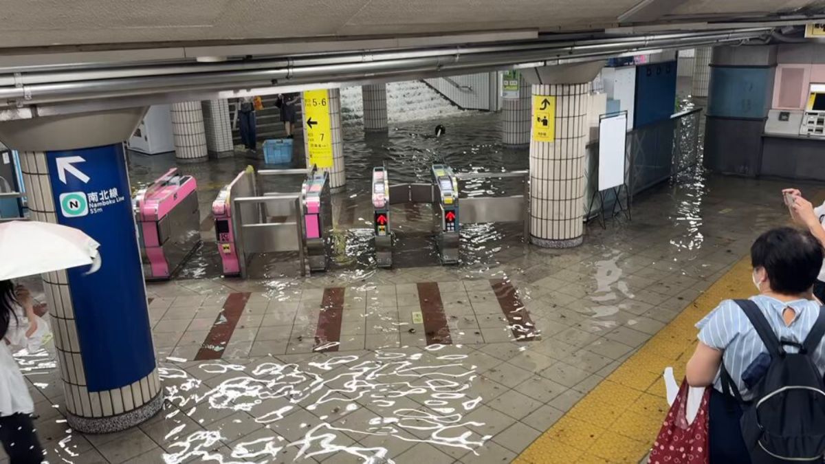 【ゲリラ豪雨・被害】市ケ谷駅の冠水が衝撃与える「ガチで滝」階段に大量の水が流れる様子も…東京メトロに経緯を聞いた