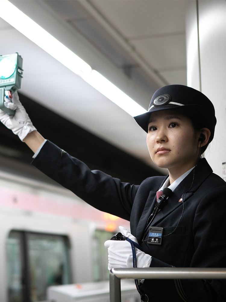 駅員「GW、お盆、クリスマス、年末年始に有給休暇とる奴、さっさと鉄道会社を去ってほしい」